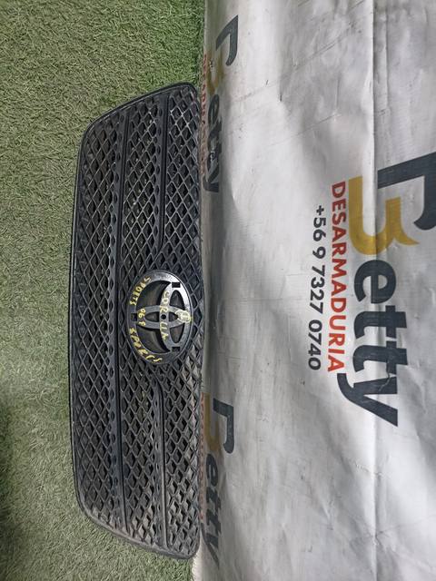 Mascara toyota corolla sport 2003, 2004, 2005 y 2006 usado en buen estado