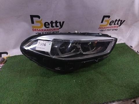 Óptico derecho BMW F40 2020 en adelante usado en buen estado