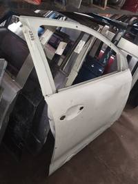 Puerta delantera derecha Peugeot 3008 / 5008 5008 / 3008 2018, 2019, 2020, 2021, 2022, 2023, 2024, 2025 y 2026 usado con detalles - fotografía 3