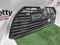 Máscara inferior Toyota Yaris sedan 2023, 2024, 2025 y 2026 usado en buen estado - fotografía 3