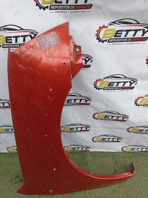 Tapabarro derecho Chevrolet Dmax 2011 en adelante usado en buen estado