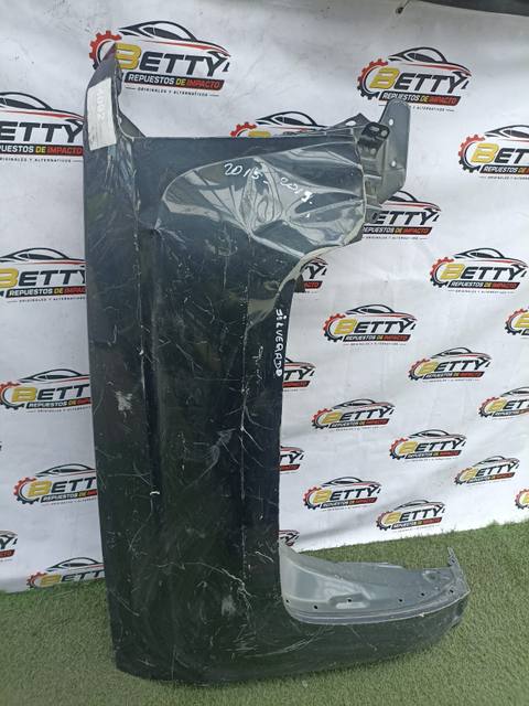 Tapabarro derecho Chevrolet Silverado 2015 en adelante usado en buen estado