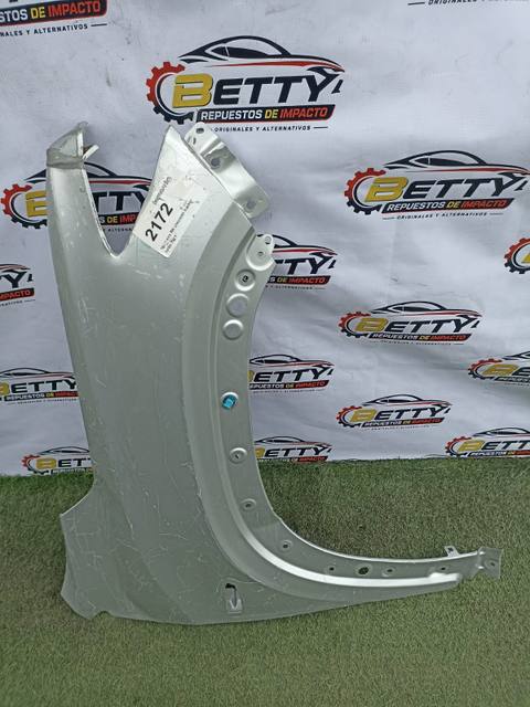 Tapabarro derecho Chevrolet tracker turbo 2021 en adelante usado en buen estado