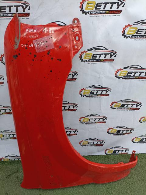 Tapabarro derecho Ford f150 Ford F4000 2004 en adelante usado en buen estado