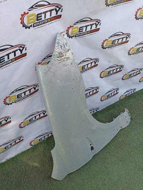 Tapabarro derecho Hyundai Accent 2006 en adelante usado en buen estado