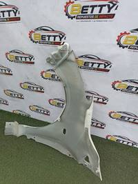 Tapabarro derecho Mazda 2 2007 en adelante usado en buen estado - fotografía 4
