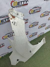 Tapabarro derecho Mazda 2 2007 en adelante usado en buen estado - fotografía 2