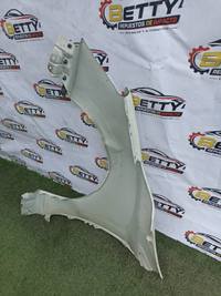 Tapabarro derecho Subaru impresa 2017 en adelante usado en buen estado - fotografía 4