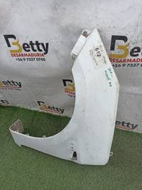 Tapabarro izquierdo Hyundai Accent RB con hoyo 2011 en adelante usado en buen estado